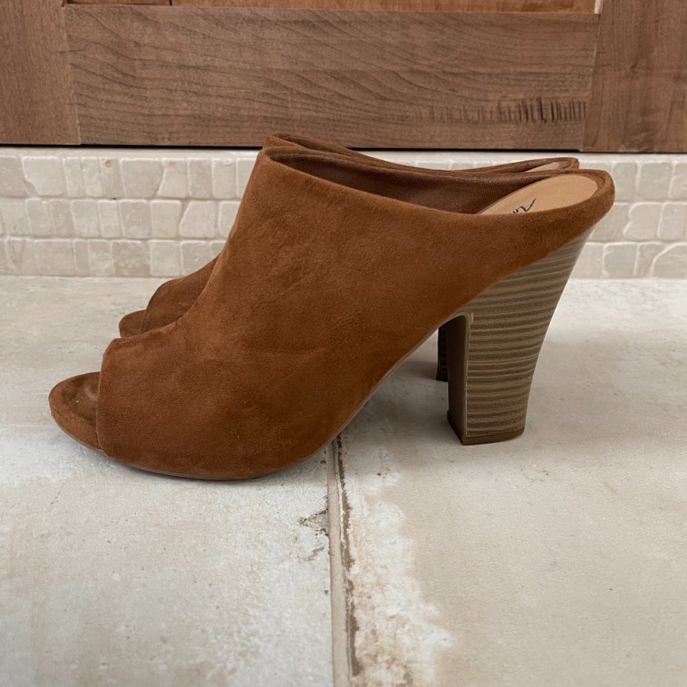 America Eagle Outfitters Open Toe Suede Mules - Picture 5 of 10